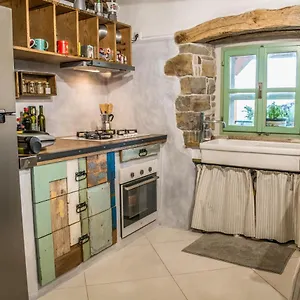 https://villa-karolina-livade.in-istria.net